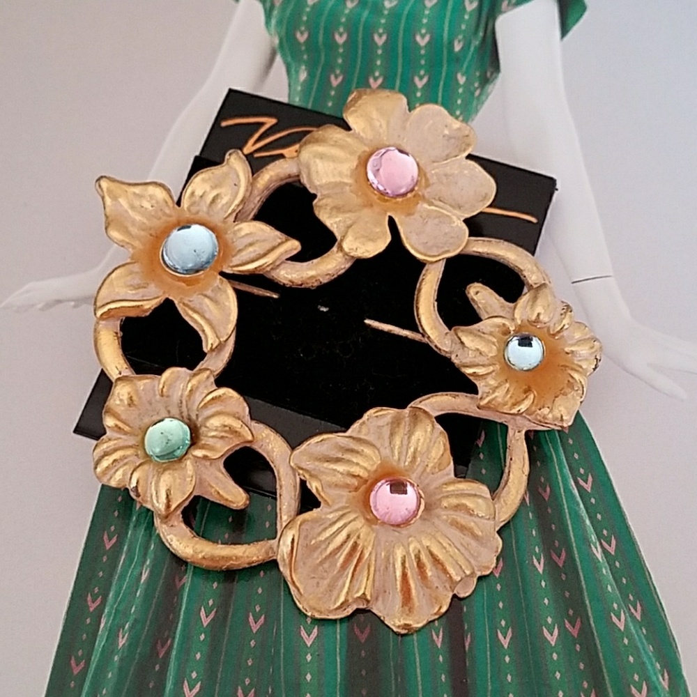 Vintage Victoria Pin